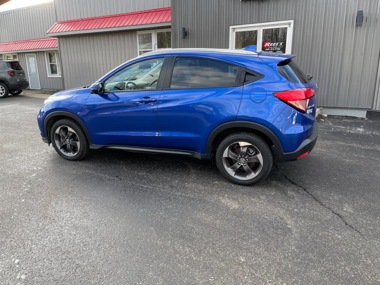 2018 Blue /Black Honda HR-V EX-L w/Navigation 4WD CVT (3CZRU6H71JM) with an 1.8L I4 DOHC 16V engine, Automatic transmission, located at 11115 Chardon Rd. , Chardon, OH, 44024, (440) 214-9705, 41.580246, -81.241943 - This 2018 Honda HR-V equipped with AWD (All Wheel Drive) and a 1.8L engine paired with a CVT (Continuously Variable Transmission) offers a blend of performance and efficiency. Its luxurious leather interior, complemented by heated seats and an automatic climate control system, ensures a comfortable - Photo #10